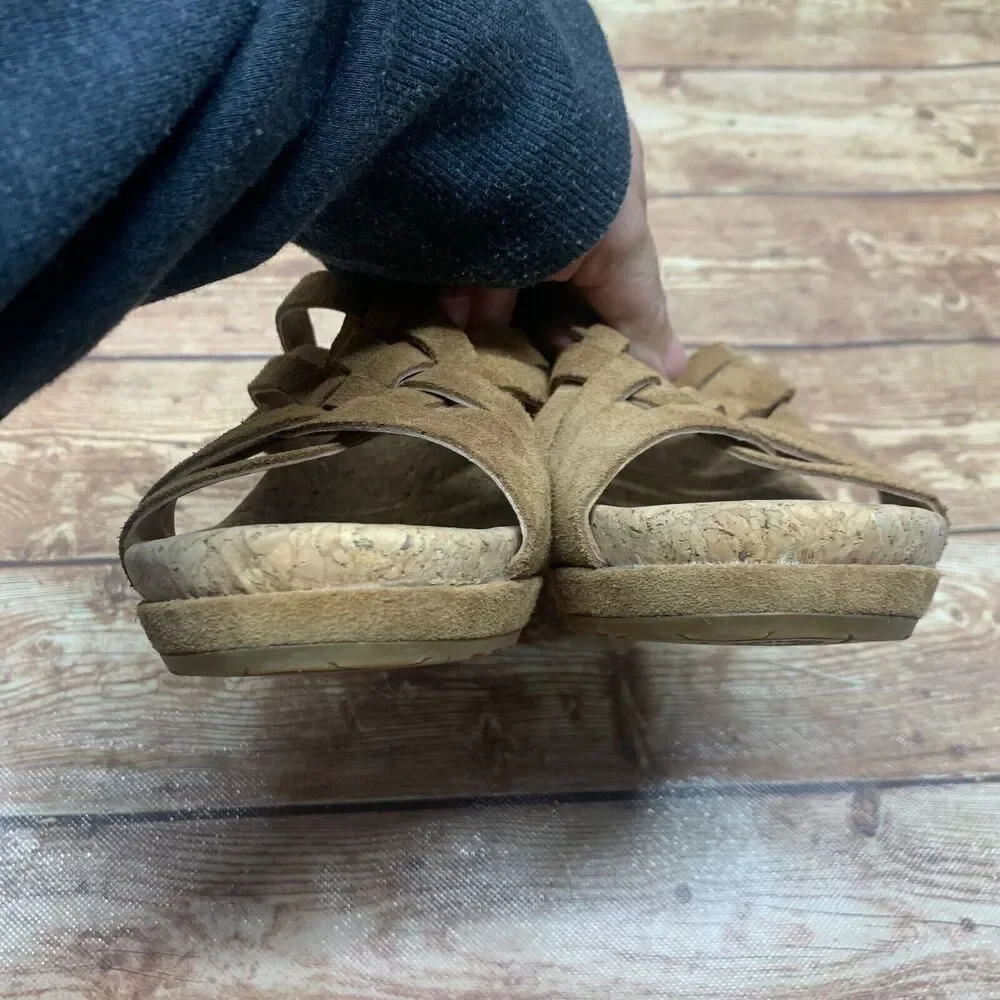 UGG‎ AUSTRALIA Women’s 7 Lilah Chestnut Brown Suede Wedge Slide Sandals 1019976